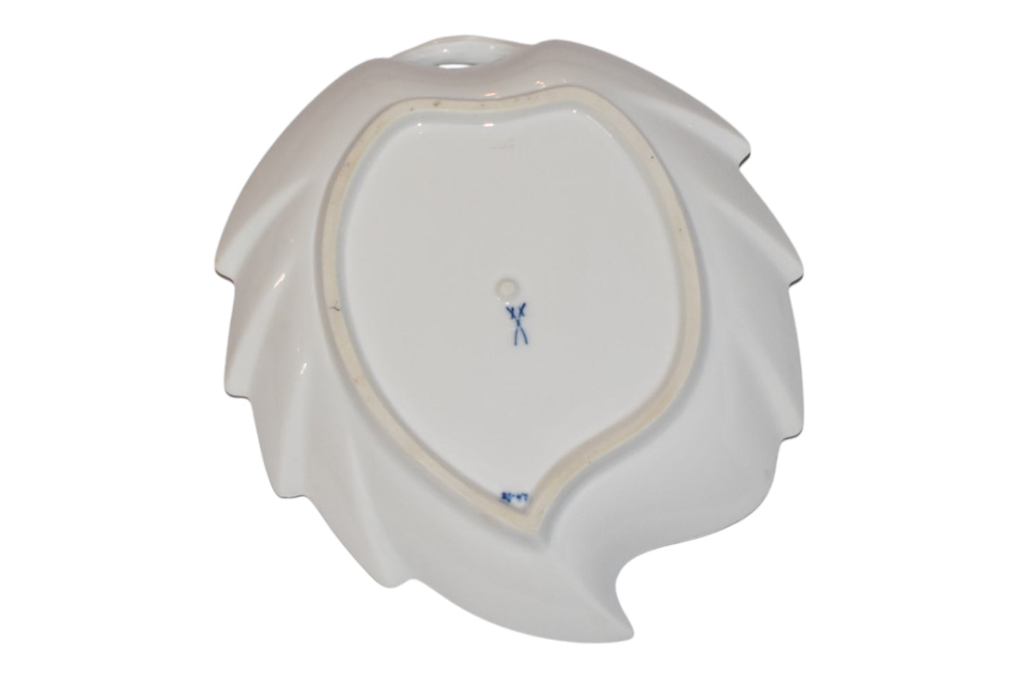 Handled Leaf Dish Blue Onion (Sword Backstamp)