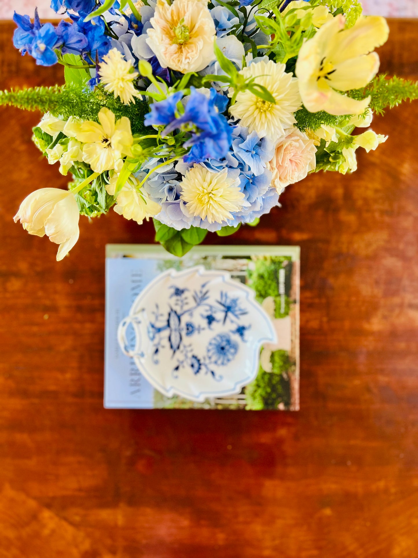 Handled Leaf Dish Blue Onion (Sword Backstamp)