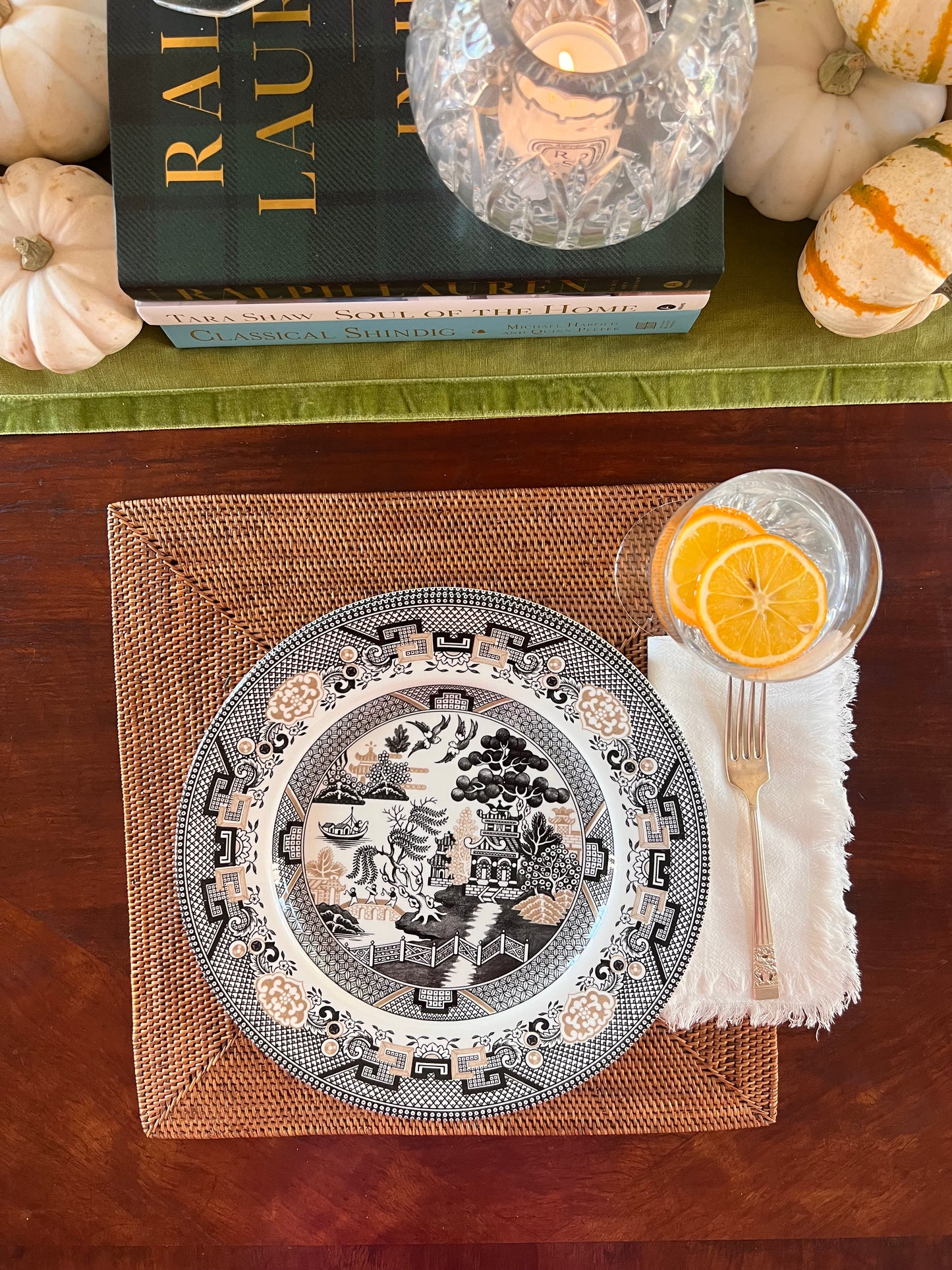 Royal Stafford Blue Willow in Black and Tan Dinner Plate (set of 6)