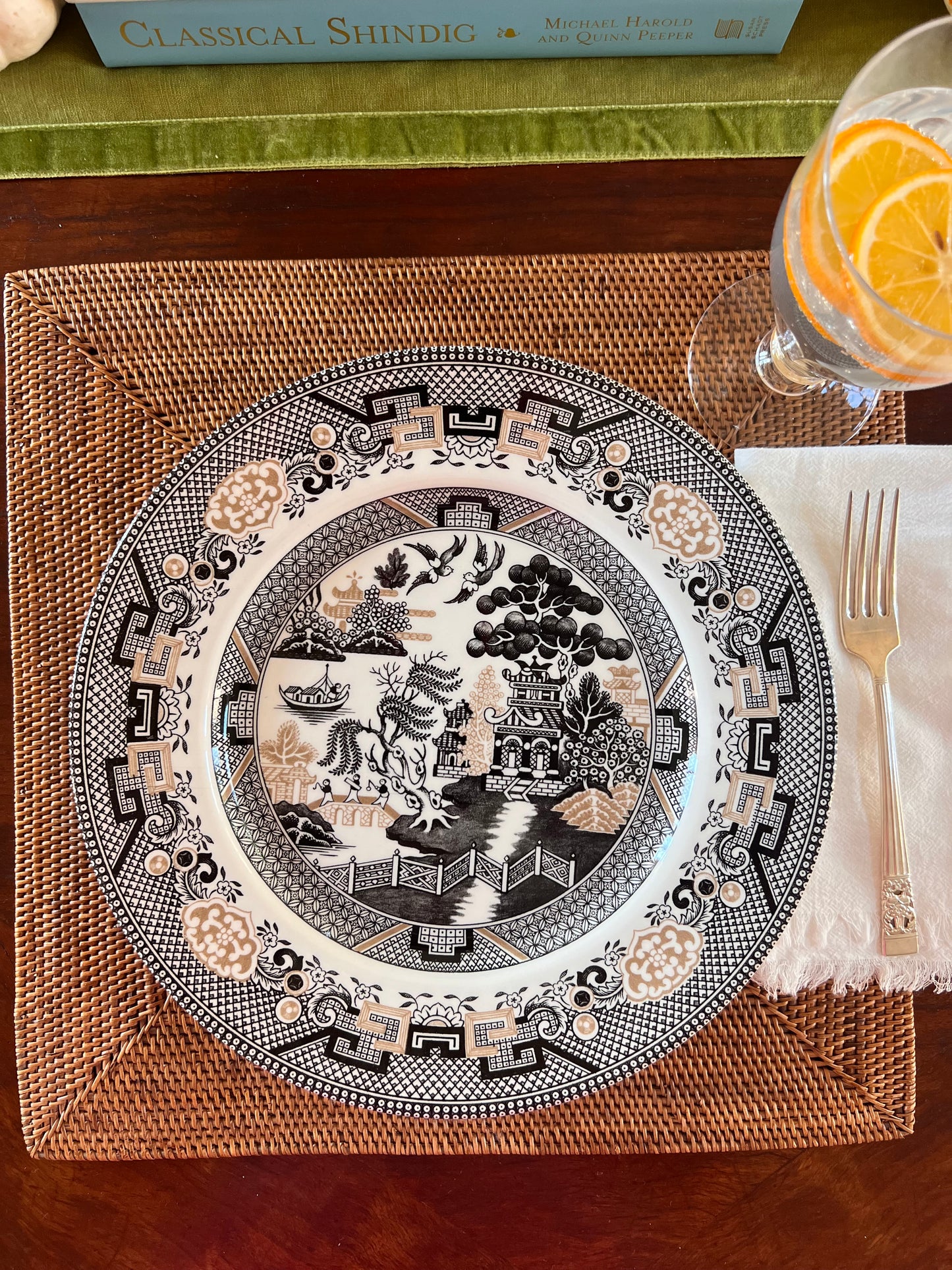 Royal Stafford Blue Willow in Black and Tan Dinner Plate (set of 6)