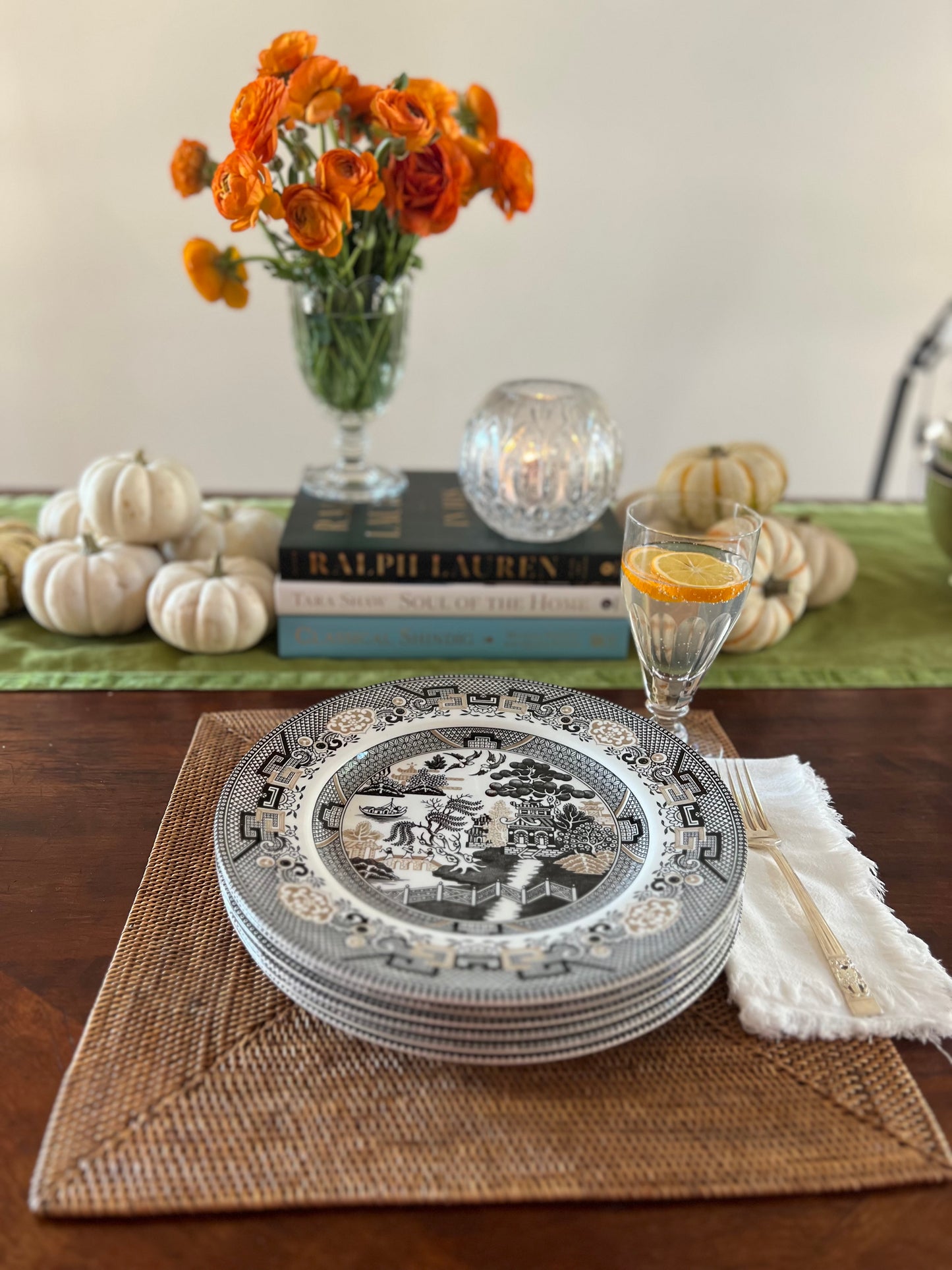 Royal Stafford Blue Willow in Black and Tan Dinner Plate (set of 6)