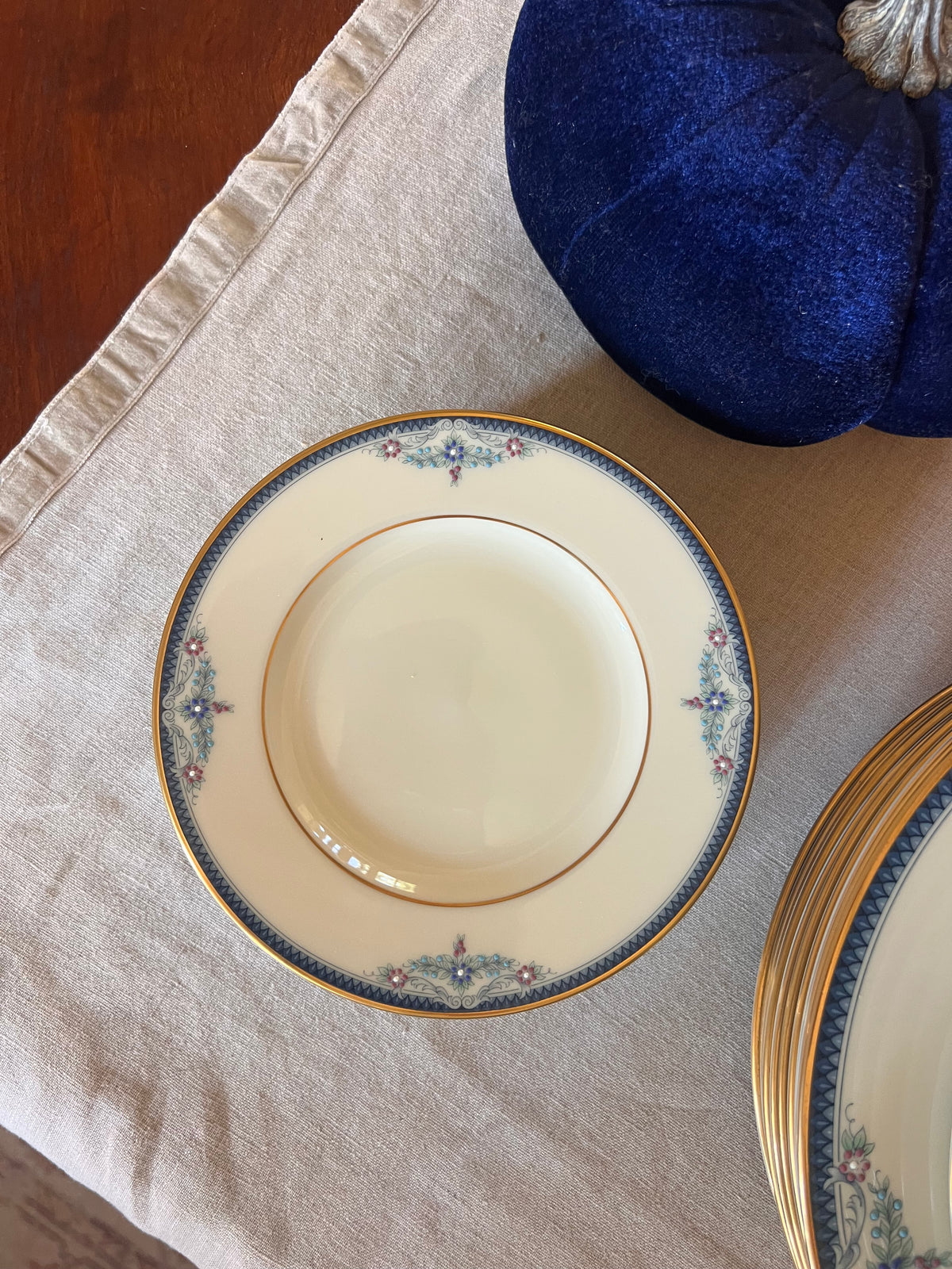 Lenox Columbia Dinnerware 9 place settings